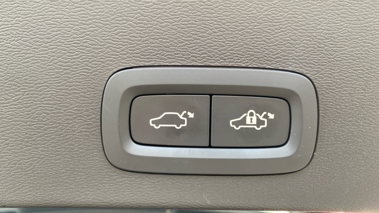 Volvo XC40 2.0 B3P Plus Dark 5dr Auto Petrol Estate